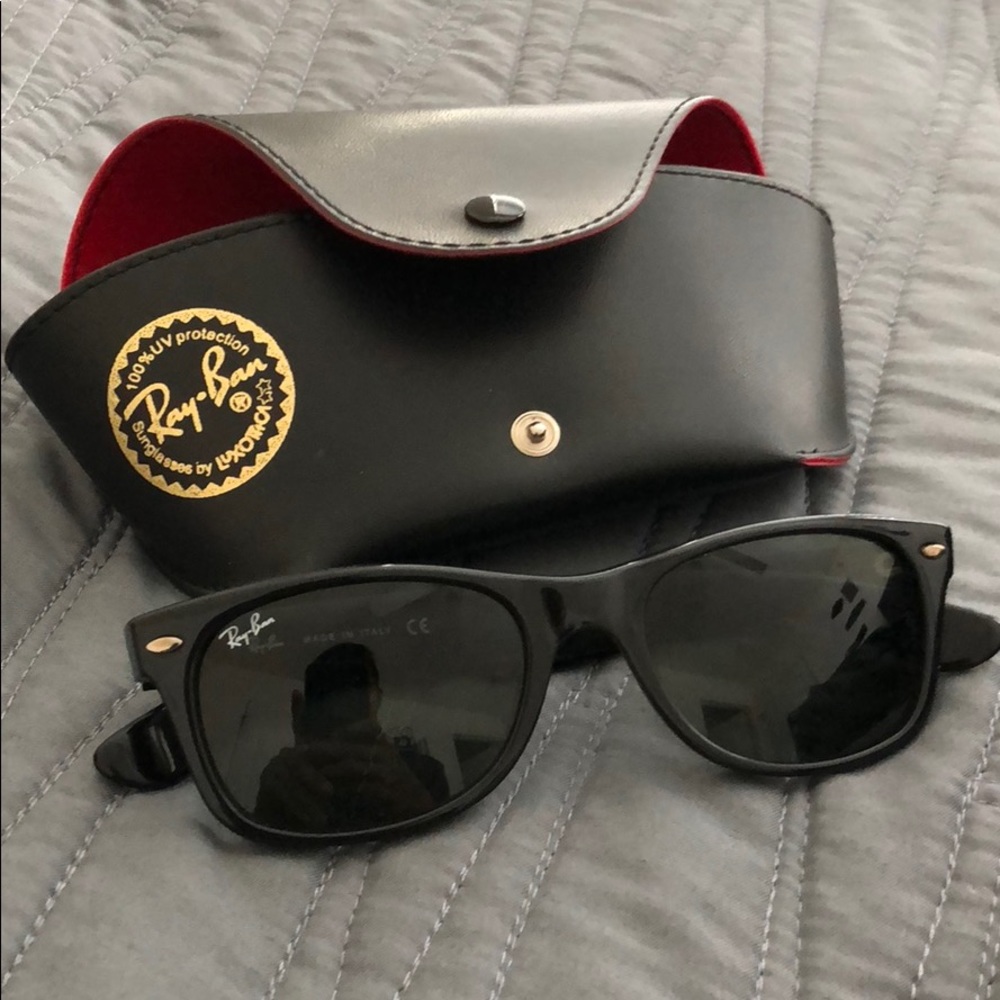 Black ray ban wayfarer 52